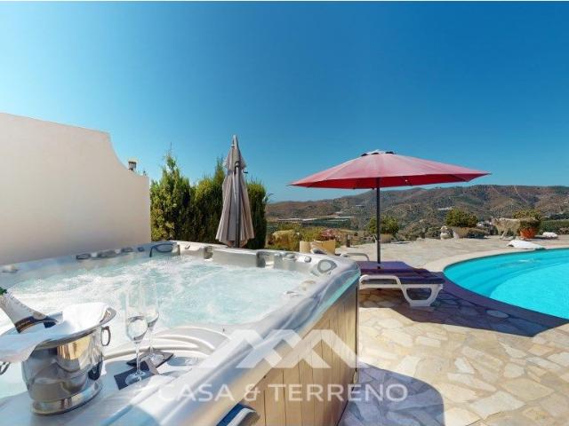 Villa en venta en Iznate