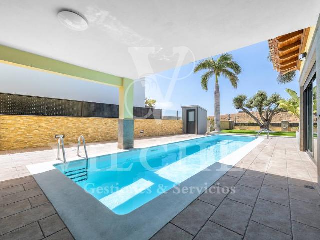 Chalet en venta en San José de las Longueras, Telde