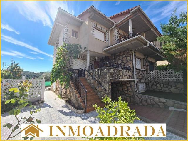 Villa en venta en La Adrada