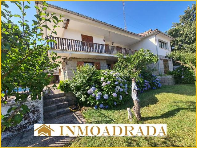 Villa en venta en La Adrada