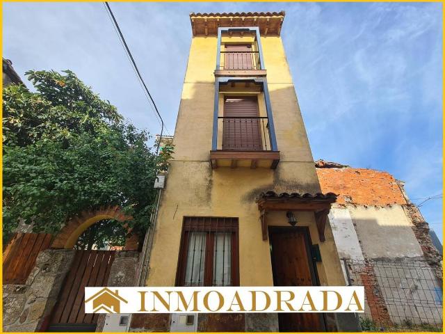 Villa en venta en La Adrada