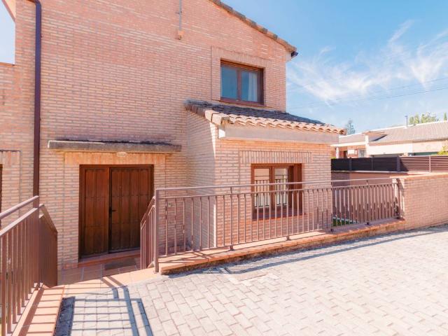 Villa en venta en La Adrada