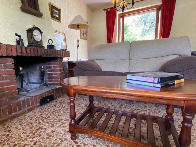 Villa en venta en La Adrada