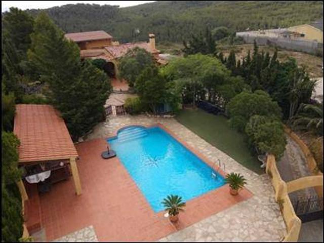 Villa en venta en La Bisbal Del Penedès