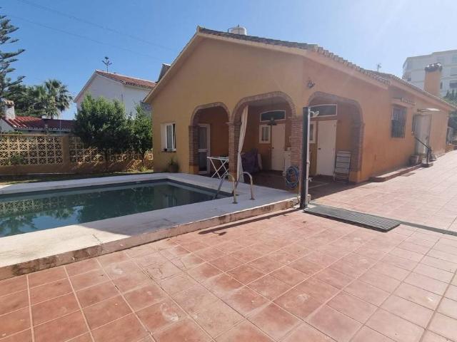 Villa en venta en Rincón De La Victoria