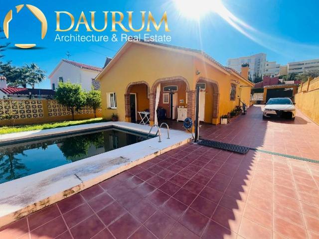 Villa en venta en Rincón De La Victoria
