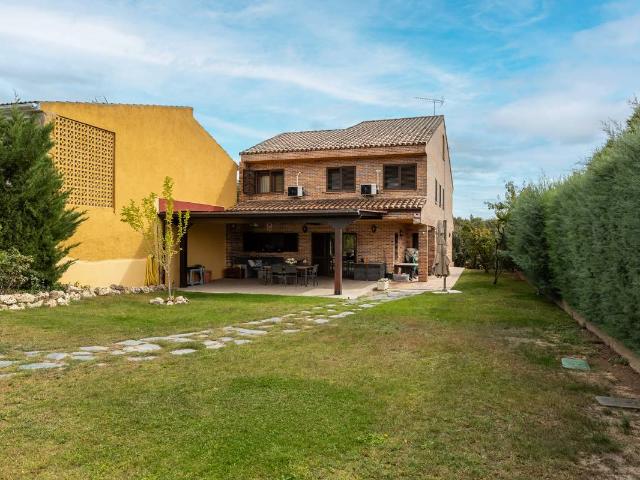 Chalet en venta en Arroyomolinos, Madrid