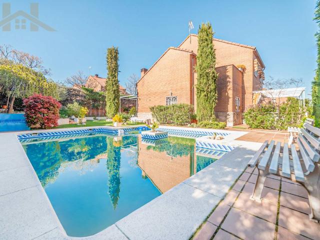 Villa en venta en Arroyomolinos