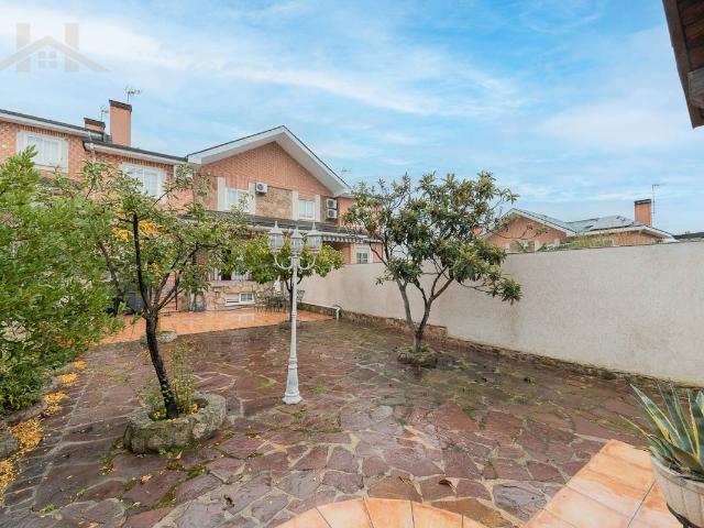 Villa en venta en Arroyomolinos, El Encinar