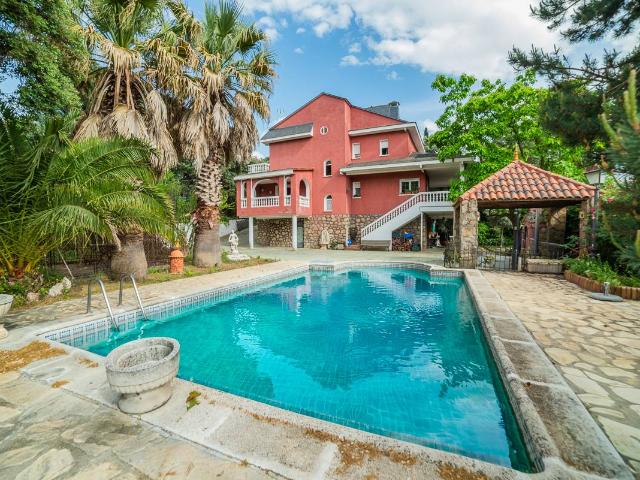 Chalet en venta en Arroyomolinos, Madrid