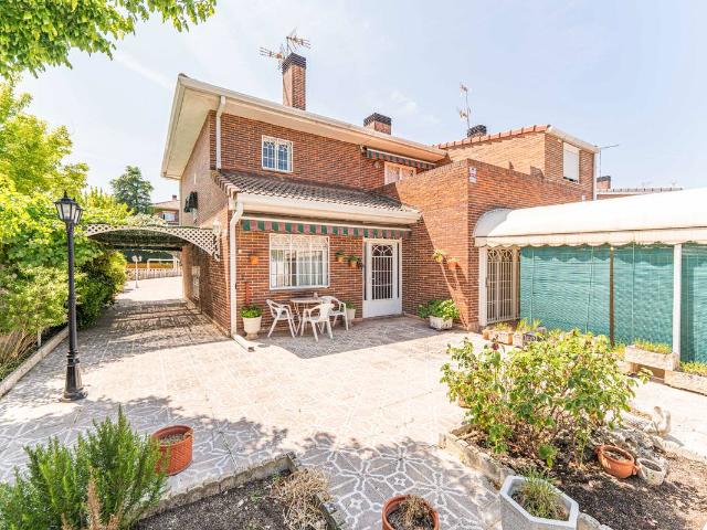 Villa en venta en Arroyomolinos