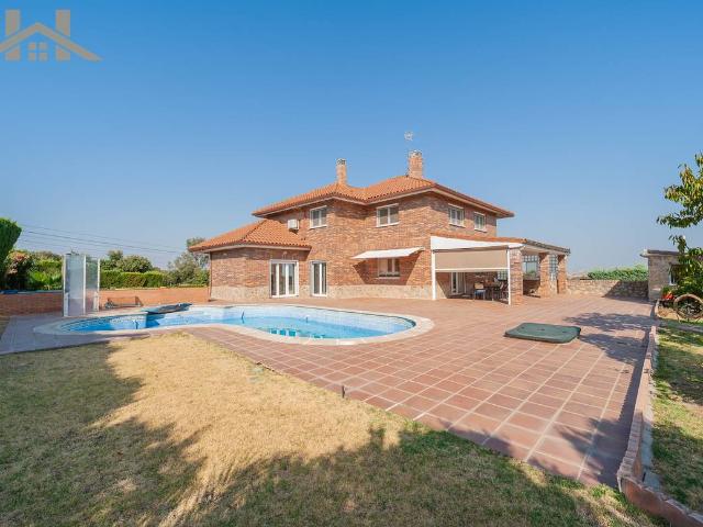 Chalet en venta en Arroyomolinos, Madrid