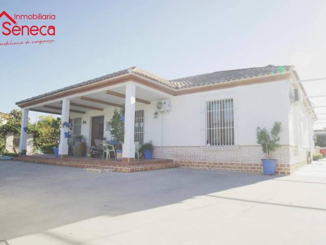 Chalet en venta en La Carlota, Andalucía