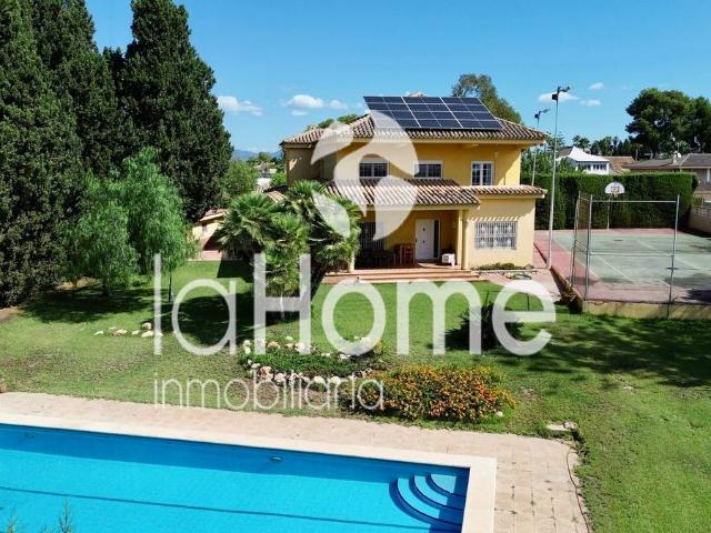 Chalet en venta en l'Horta Nord, Valencia