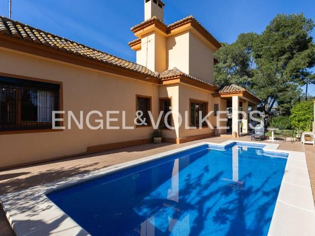 Chalet en venta en l'Horta Nord, Valencia