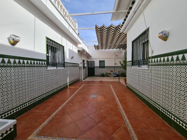 Chalet en venta en Camas, Andalucía