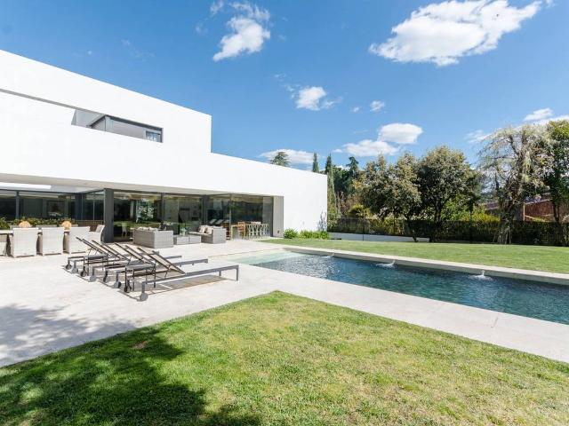 Villa en venta en Madrid, Cortes