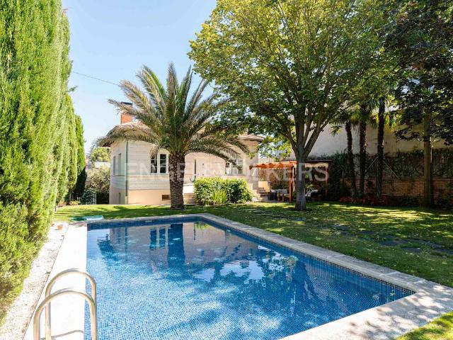 Villa en venta en Madrid, Cortes