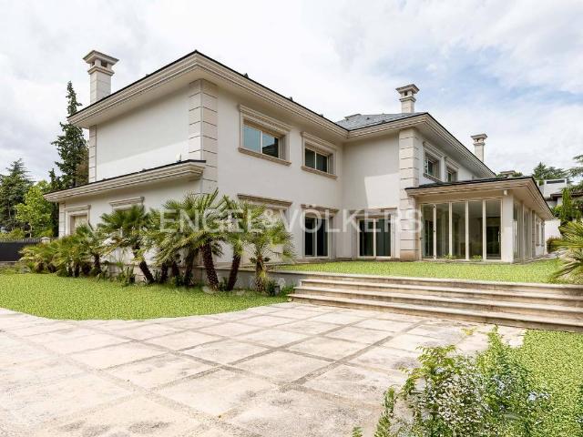 Villa en venta en Madrid, Cortes