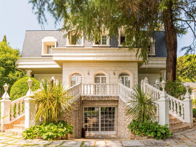 Villa en venta en Madrid, Cortes