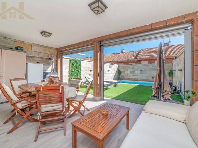 Chalet en venta en Flores, Leganés