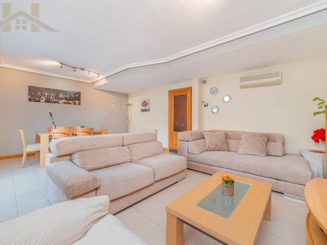 Chalet en venta en Flores, Leganés