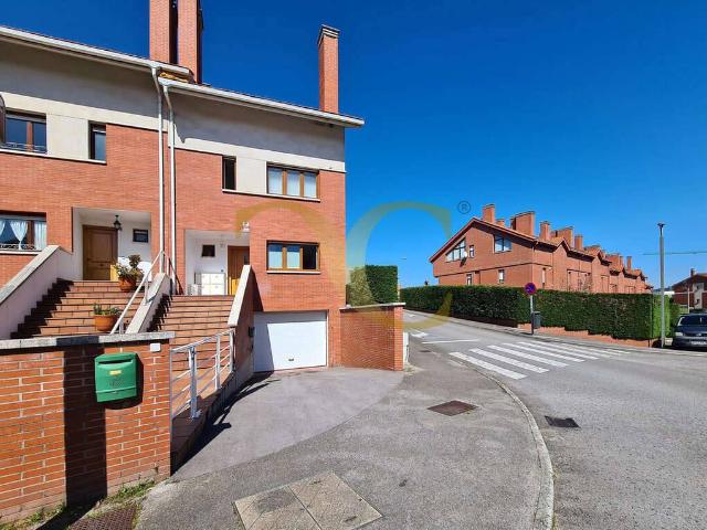 Chalet en venta en Santolaya, Siero