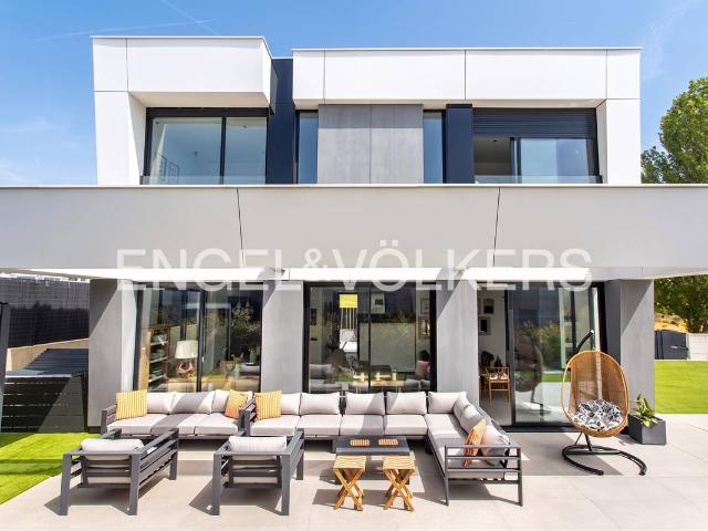 Chalet en venta en Santolaya, Siero