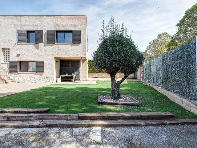 Villa en venta en La Llacuna
