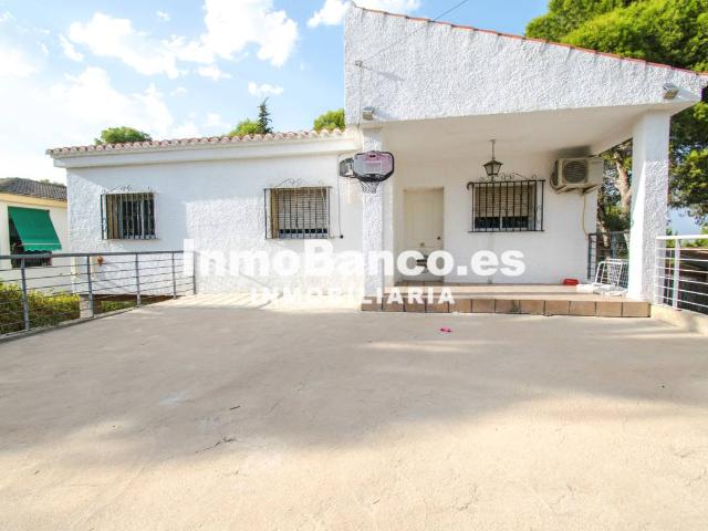 Chalet en venta en Chiva, València / Valencia