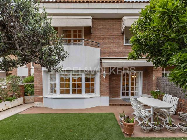 Villa en venta en Esplugues De Llobregat, el Centre