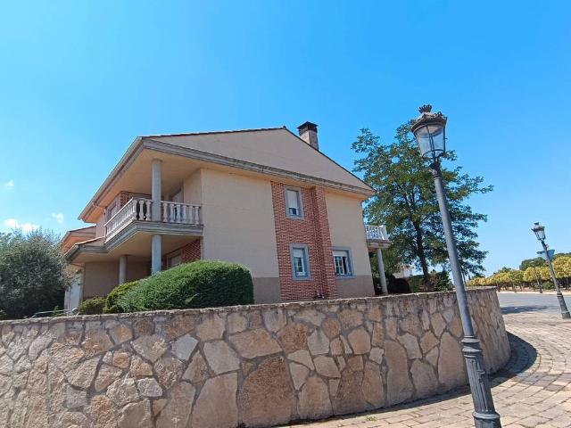 Villa en venta en Santa Marta De Tormes, Las Luminarias