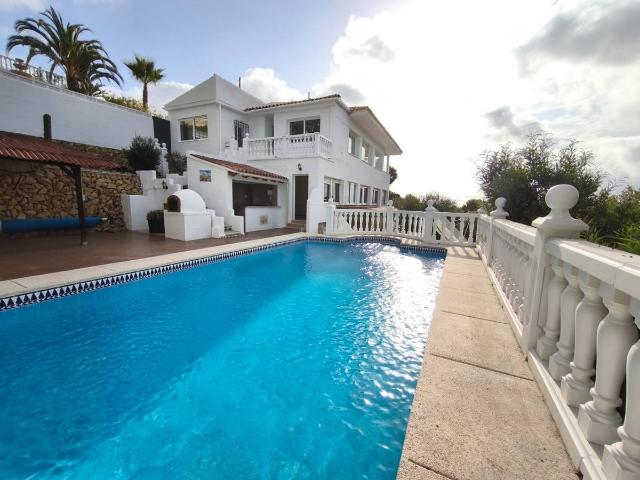 Villa en venta en La Nucia