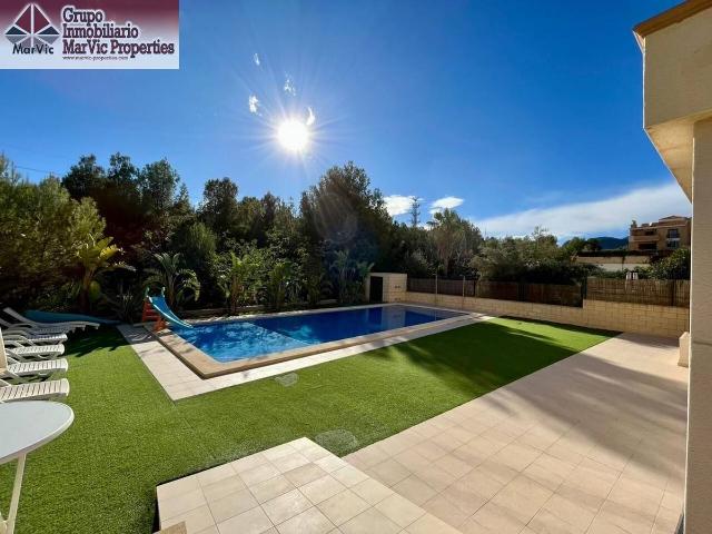 Villa en venta en La Nucia