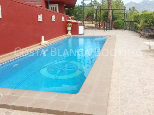 Villa en venta en La Nucia