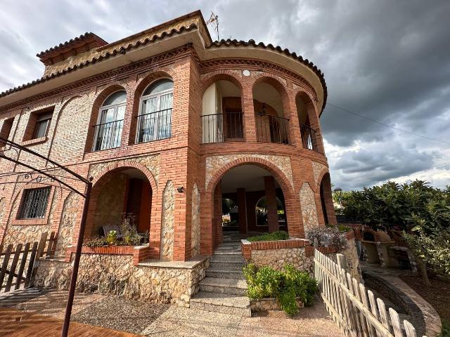 Villa en venta en La Pobla De Montornès