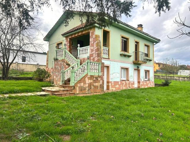 Chalet en venta en Santolaya, Siero