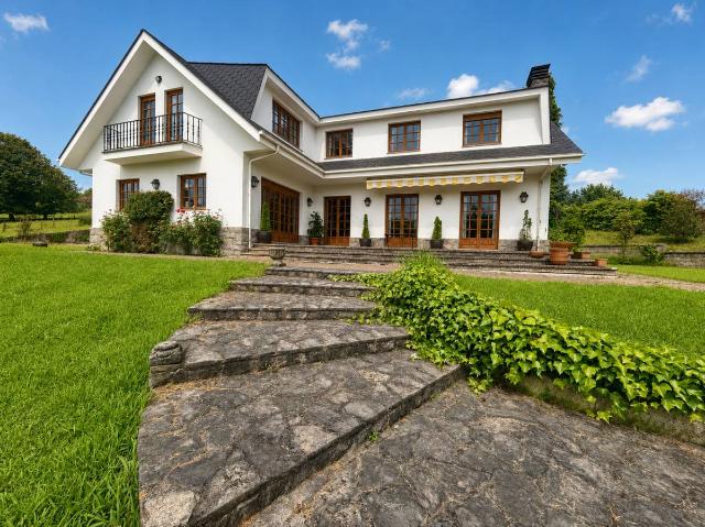Chalet en venta en Sariego, Asturias