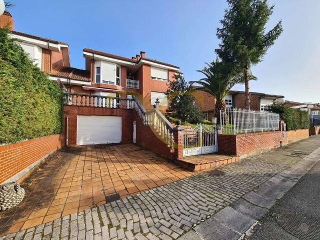Chalet en venta en Santolaya, Siero