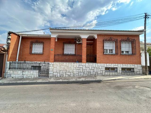 Villa en venta en La Puebla De Montalbán