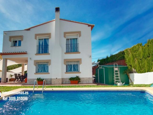 Villa en venta en La Sénia