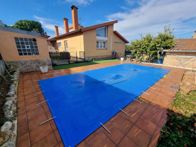 Villa en venta en La Torre De Claramunt