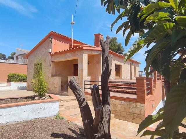 Villa en venta en La Torre De Claramunt