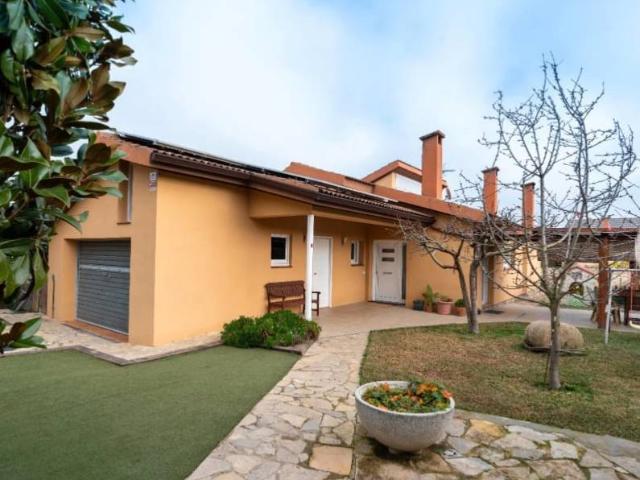 Villa en venta en La Torre De Claramunt