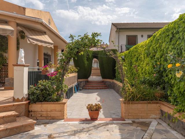 Chalet en venta en Barrio Ermitaño, La Zubia