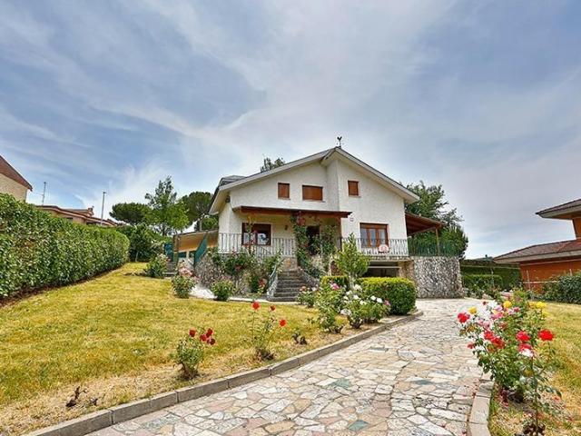 Villa en venta en Laguna De Duero