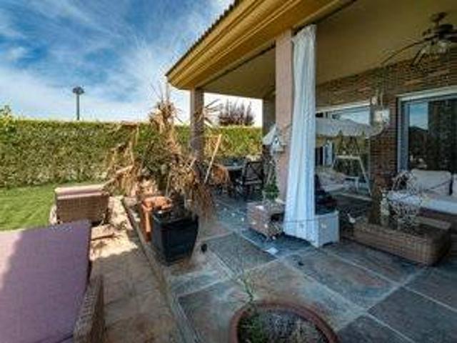 Villa en venta en Laguna De Duero
