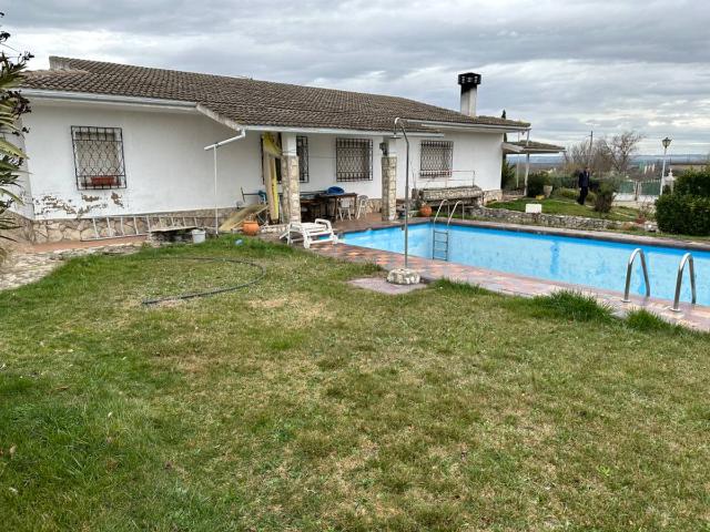 Villa en venta en Laguna De Duero