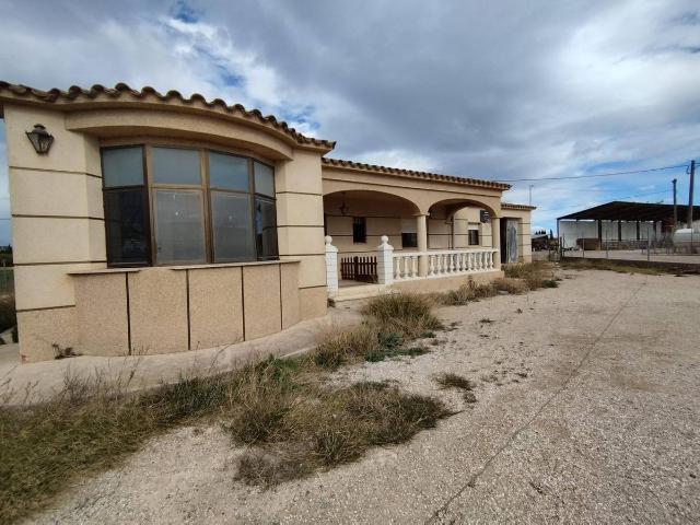 Villa en venta en L'aldea, Barri Hostal