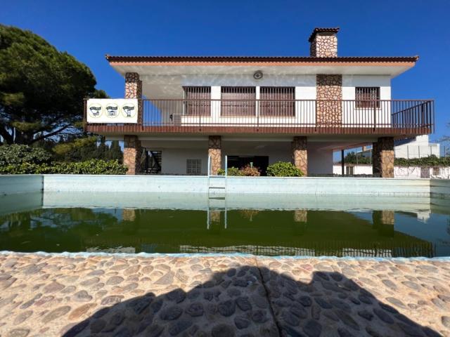 Villa en venta en L'aldea, Barri Hostal